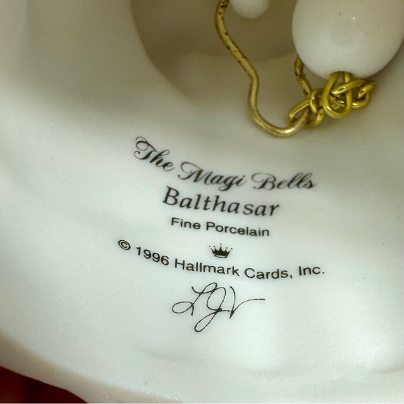 1996 Magi Bells - Balthasar (Frankincense)
1996 HALLMARK PREMIUM ORNAMENT - Picture 10 of 12